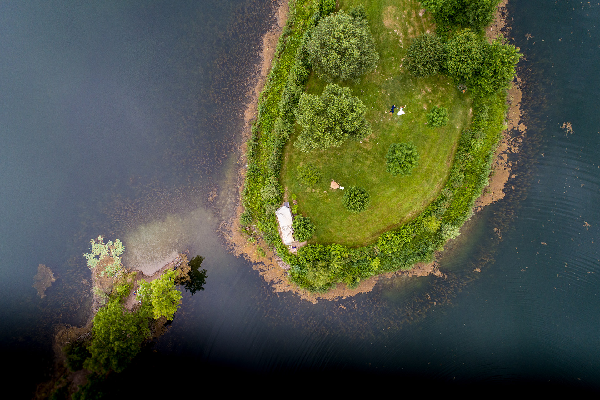 Hochzeitsfoto mit der Drohne am See