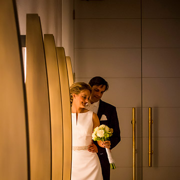 Hochzeitsportrait im Flür. Hochzeitsfotograf in Darmstadt.