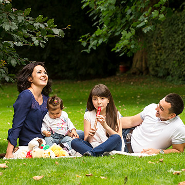 Familienportrait mit den Kindern im Luisenpark in Mannheim